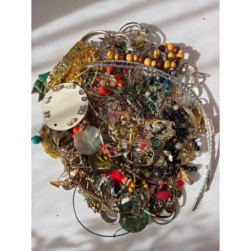 Jewelry 4lb Lot.  Costume, wearable & junk craft lot